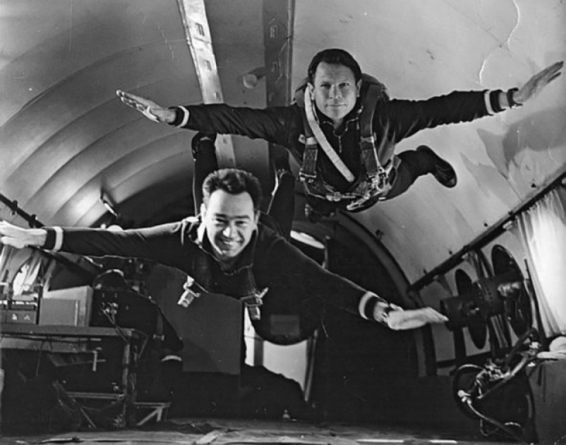 Cómo beber coñac y hacer huelga en el espacio: historias aterradoras, divertidas y misteriosas de astronautas