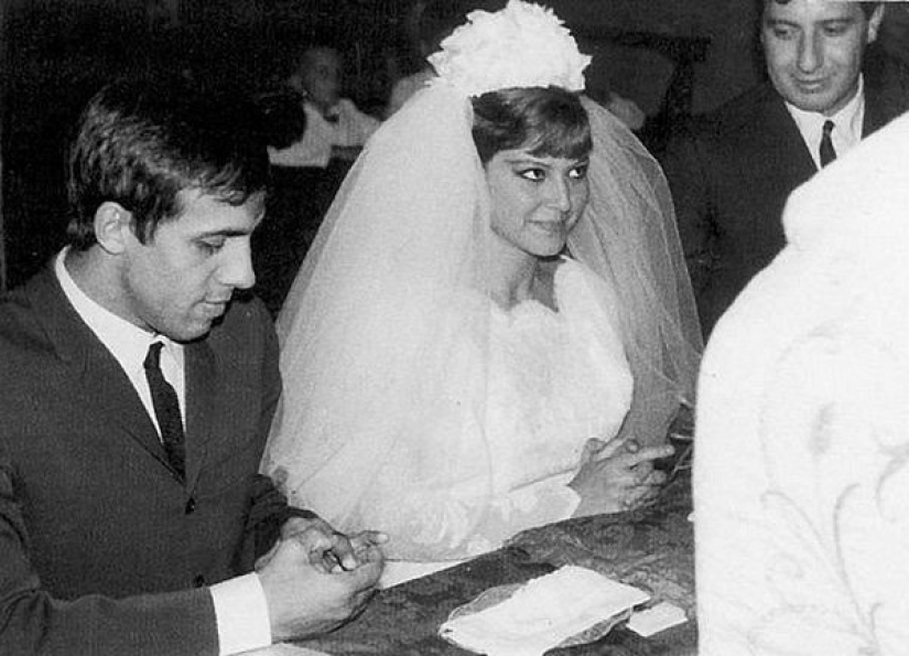 Cómo era la hermosa Claudia Mori, la esposa de Adriano Celentano, en su juventud Cómo era la hermosa Claudia Mori, la esposa de Adriano Celentano, en su juventud