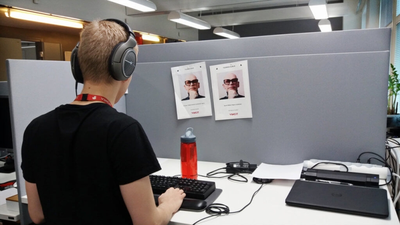 ¿Cómo funciona el trabajo de un programador ciego de Finlandia?