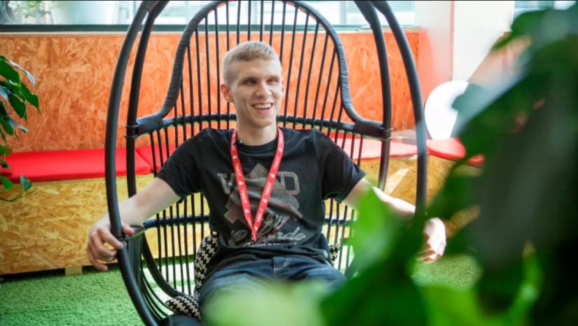 ¿Cómo funciona el trabajo de un programador ciego de Finlandia?