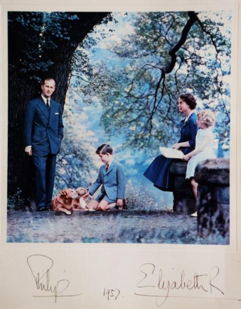 Cómo la familia real de Gran Bretaña ha estado deseando Feliz Navidad durante los últimos 65 años Cómo la familia real de Gran Bretaña ha estado deseando Feliz Navidad durante los últimos 65 años