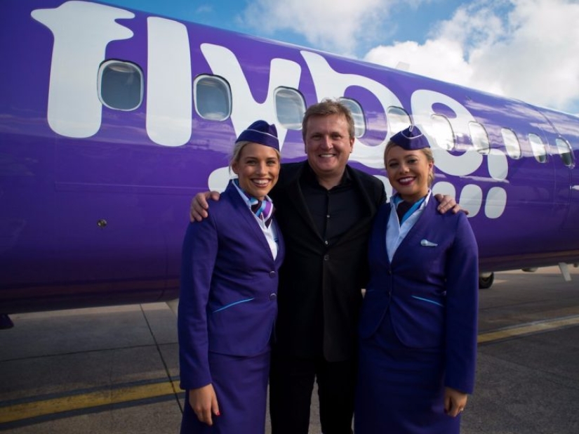 ¿Cómo se ve el uniforme de los asistentes de vuelo en diferentes aerolíneas? ¿Cómo se ve el uniforme de los asistentes de vuelo en diferentes aerolíneas?