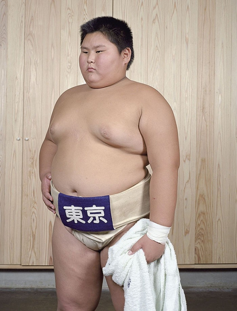 Cómo se ven los luchadores de sumo en la infancia y la juventud