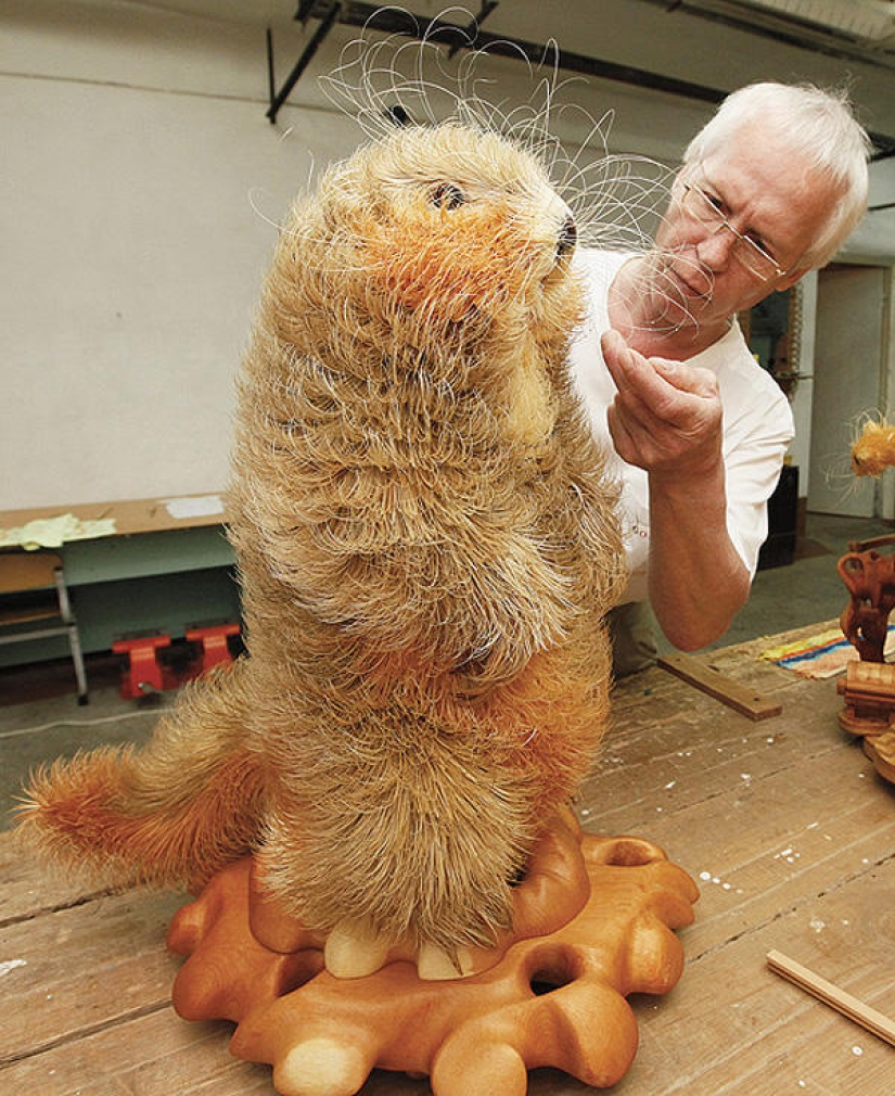 Cómo son las esculturas únicas hechas de virutas de madera