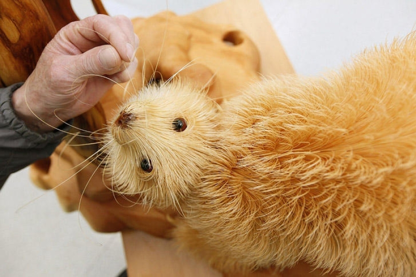 Cómo son las esculturas únicas hechas de virutas de madera