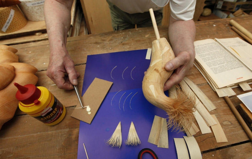 Cómo son las esculturas únicas hechas de virutas de madera
