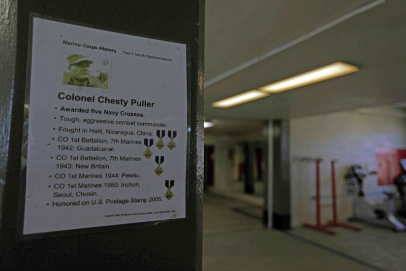 Cómo son los barracones, dónde viven y entrenan los marines estadounidenses