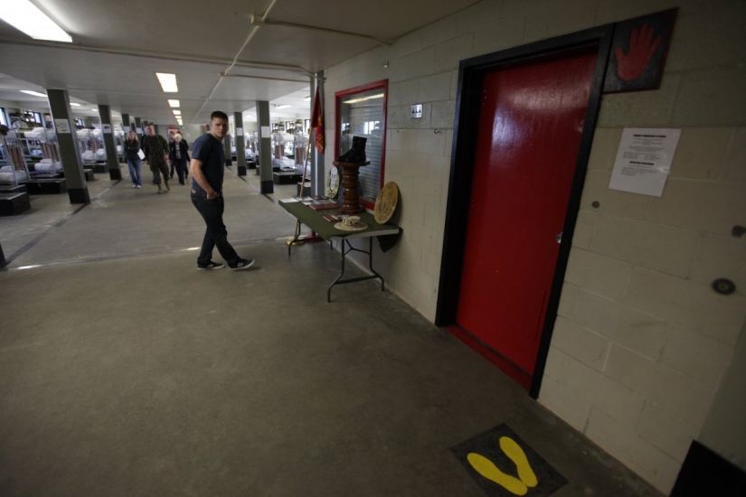 Cómo son los barracones, dónde viven y entrenan los marines estadounidenses