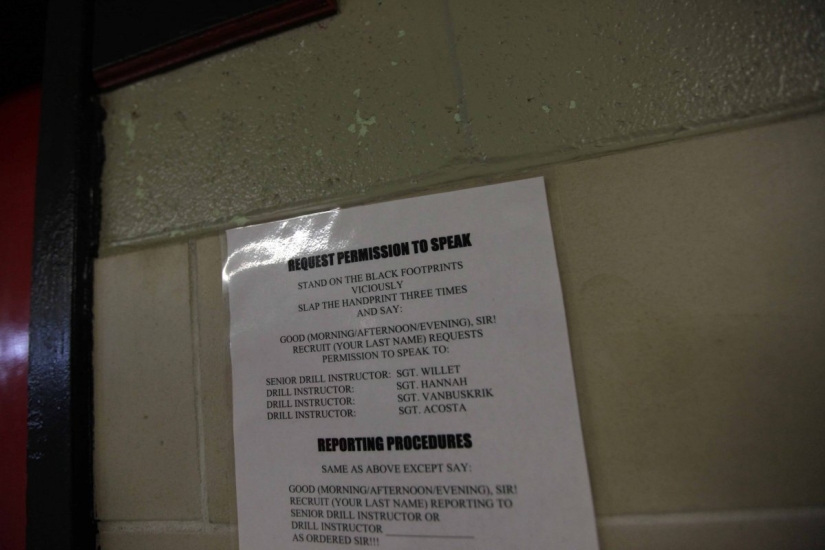 Cómo son los barracones, dónde viven y entrenan los marines estadounidenses