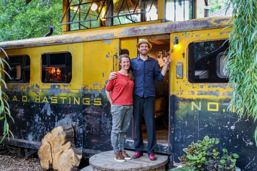 Cómo transformar un antiguo vagón de tren en un elegante y confortable alojamiento