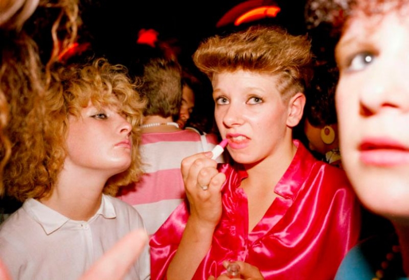 Cómo un fotógrafo irlandés buscaba el amor en los clubes nocturnos de la década de 1980
