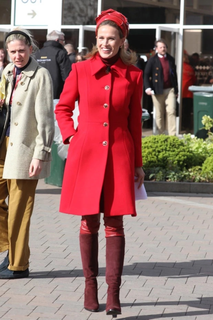 Comenzó la carrera de alcohol: cómo los visitantes de las carreras de Cheltenham abrieron la celebración del Día de San Patricio Comenzó la carrera de alcohol: cómo los visitantes de las carreras de Cheltenham abrieron la celebración del Día de San Patricio