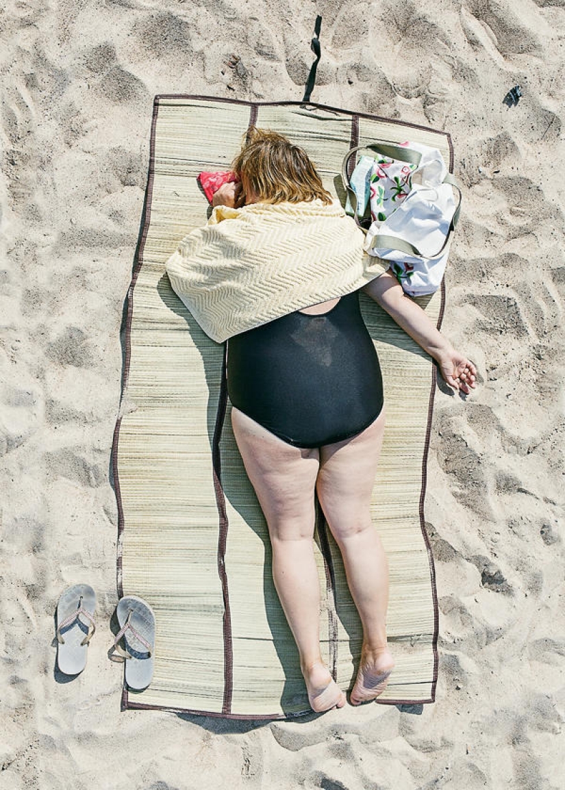 Comfort zone: ordinary holiday-makers in the lens of Tadao Cern