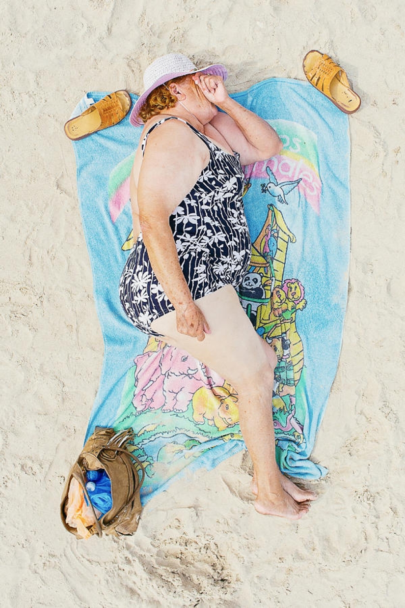 Comfort zone: ordinary holiday-makers in the lens of Tadao Cern