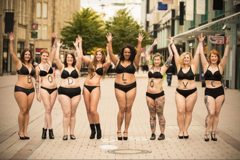 Complete happiness: these girls have recovered and share the joy of being a crumpet