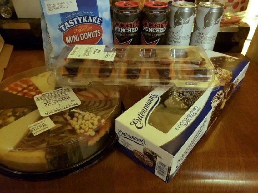 Complete idyll: the guy fattens his bride so that she gets better to 267 kg for the wedding Complete idyll: the guy fattens his bride so that she gets better to 267 kg for the wedding