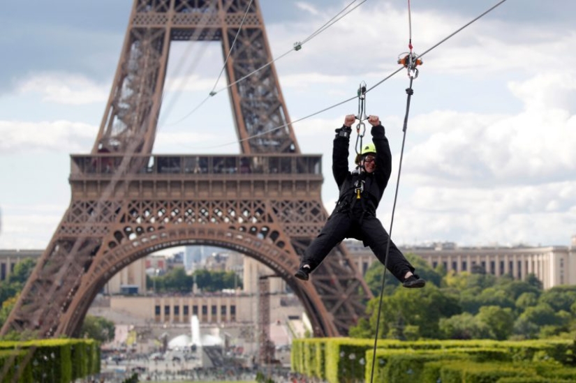 Con una brisa: en París, puede montar en tirolesa desde la Torre Eiffel