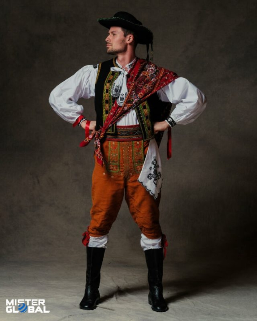 Concursantes de Mister Global 2021 vestidos con trajes típicos y parecen jefes de videojuegos Concursantes de Mister Global 2021 vestidos con trajes típicos y parecen jefes de videojuegos