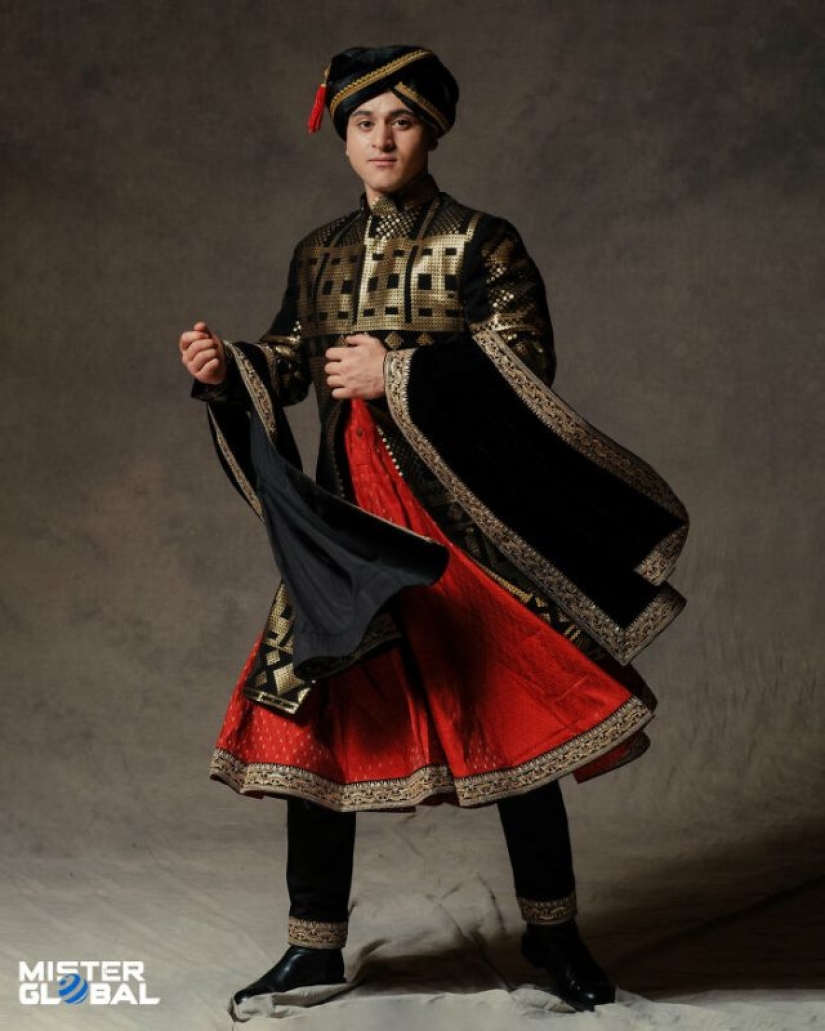 Concursantes de Mister Global 2021 vestidos con trajes típicos y parecen jefes de videojuegos Concursantes de Mister Global 2021 vestidos con trajes típicos y parecen jefes de videojuegos