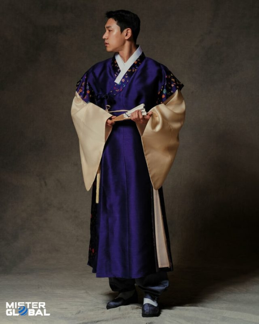 Concursantes de Mister Global 2021 vestidos con trajes típicos y parecen jefes de videojuegos Concursantes de Mister Global 2021 vestidos con trajes típicos y parecen jefes de videojuegos