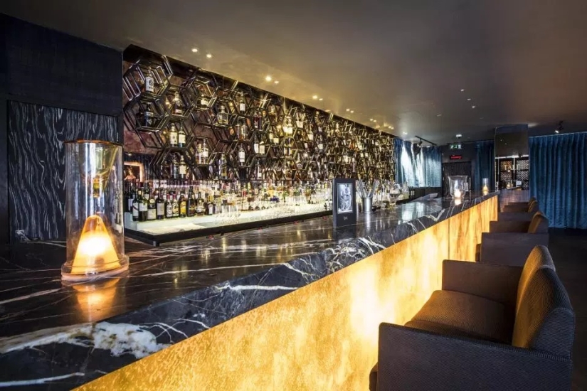 Conejitas: la periodista trabajaba como conejita Playboy en el club y le gustaba