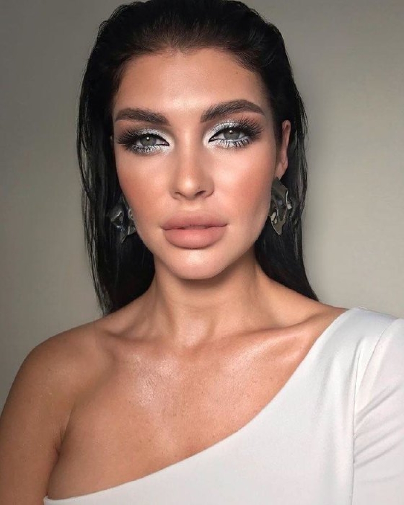 Contorno, labios carnosos, cejas expresivas y otras tendencias de belleza de la década de 2010 Contorno, labios carnosos, cejas expresivas y otras tendencias de belleza de la década de 2010