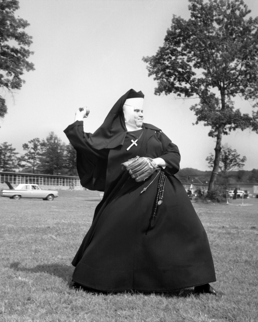 Cross yourself. Pray. Have fun Cross yourself. Pray. Have fun