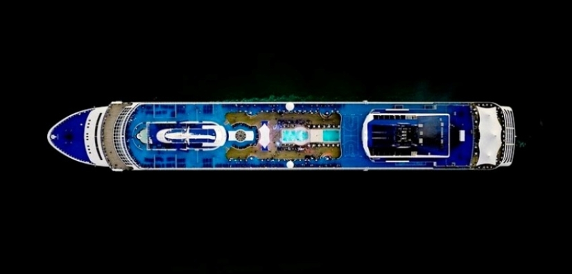 Cruise ships — stunning view from above Cruise ships — stunning view from above