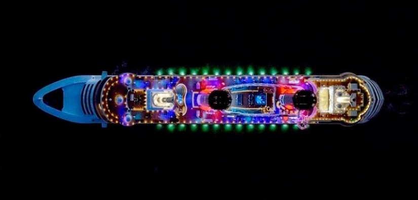 Cruise ships — stunning view from above Cruise ships — stunning view from above