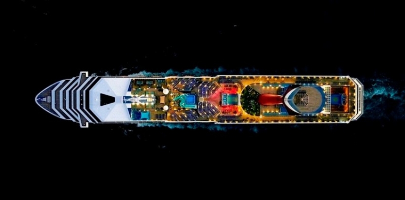 Cruise ships — stunning view from above Cruise ships — stunning view from above