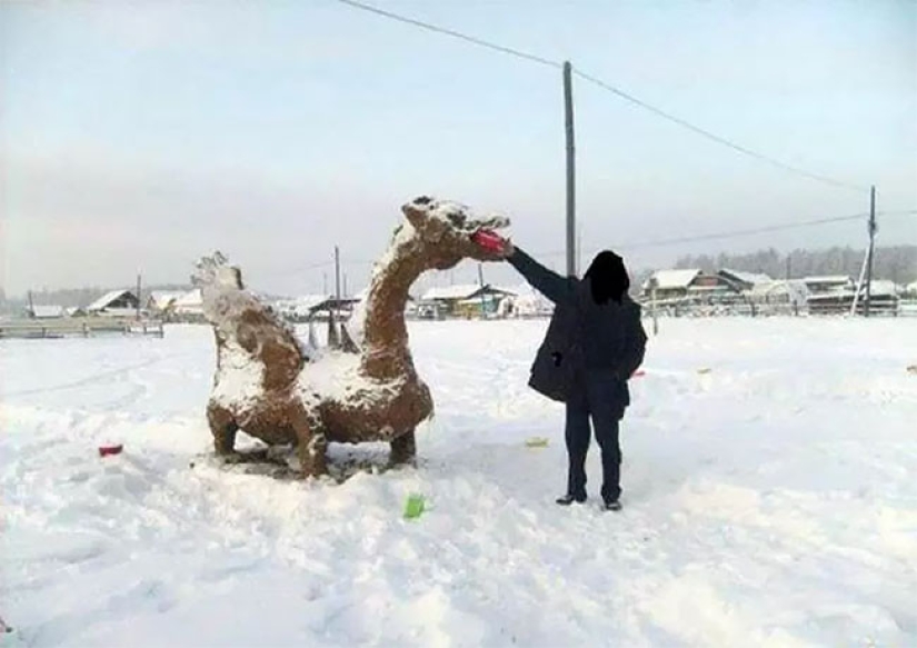 Cuando el arte huele: artesano yakut esculpe esculturas a partir de estiércol Cuando el arte huele: artesano yakut esculpe esculturas a partir de estiércol