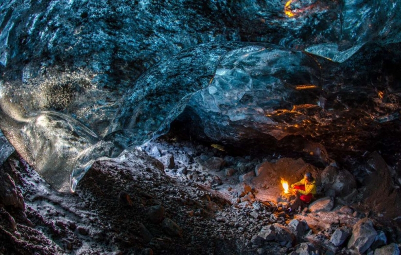 Cueva de otro mundo en el glaciar Vatnajökull