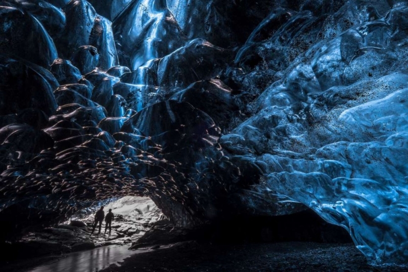 Cueva de otro mundo en el glaciar Vatnajökull