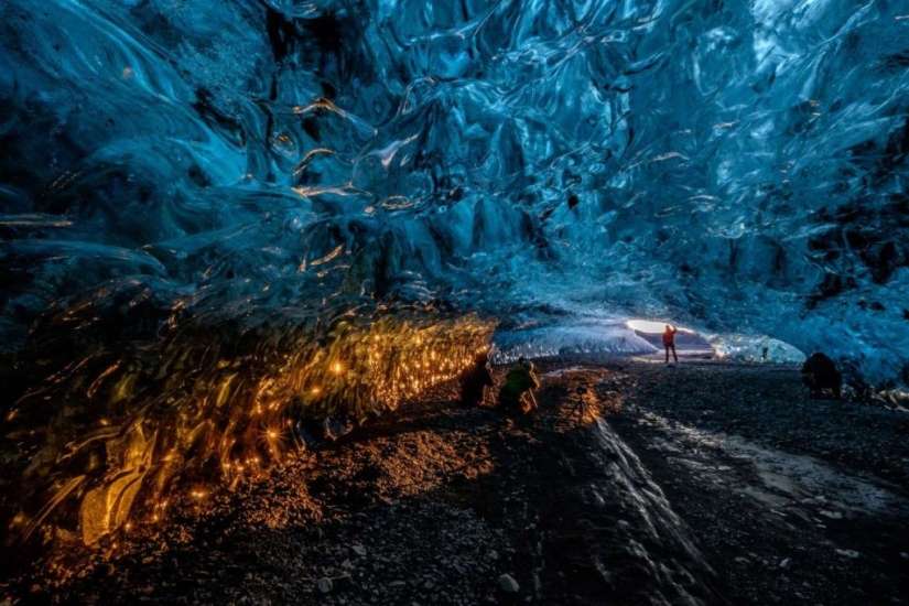 Cueva de otro mundo en el glaciar Vatnajökull