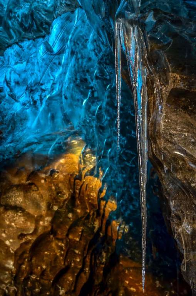 Cueva de otro mundo en el glaciar Vatnajökull
