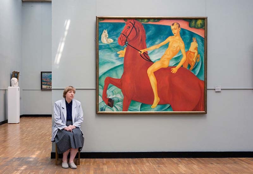 Curiosa serie de fotos "Cuidadores de museos rusos"