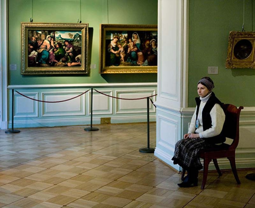Curiosa serie de fotos "Cuidadores de museos rusos"