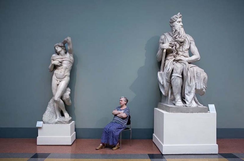 Curiosa serie de fotos "Cuidadores de museos rusos"