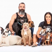 Dando vida a los marginados: una familia de Oklahoma salvó a más de 300 perros lisiados y enfermos