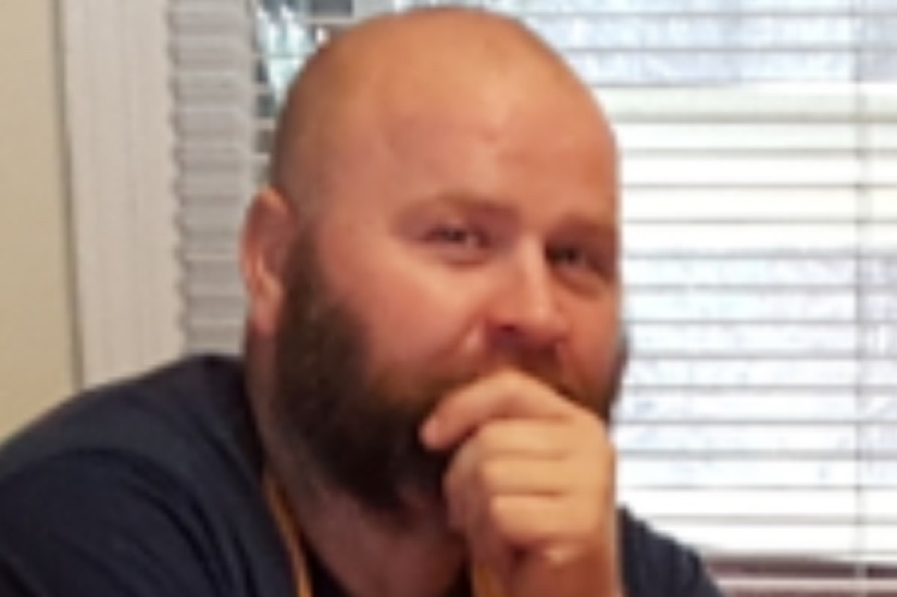 Dangerous profession: the photographer came to shoot the house and got shot by the hostess