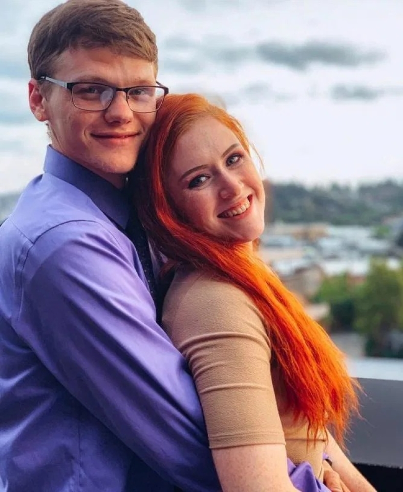 De tres en tres: una familia polígama cría a tres hijos y está lista para una nueva relación De tres en tres: una familia polígama cría a tres hijos y está lista para una nueva relación