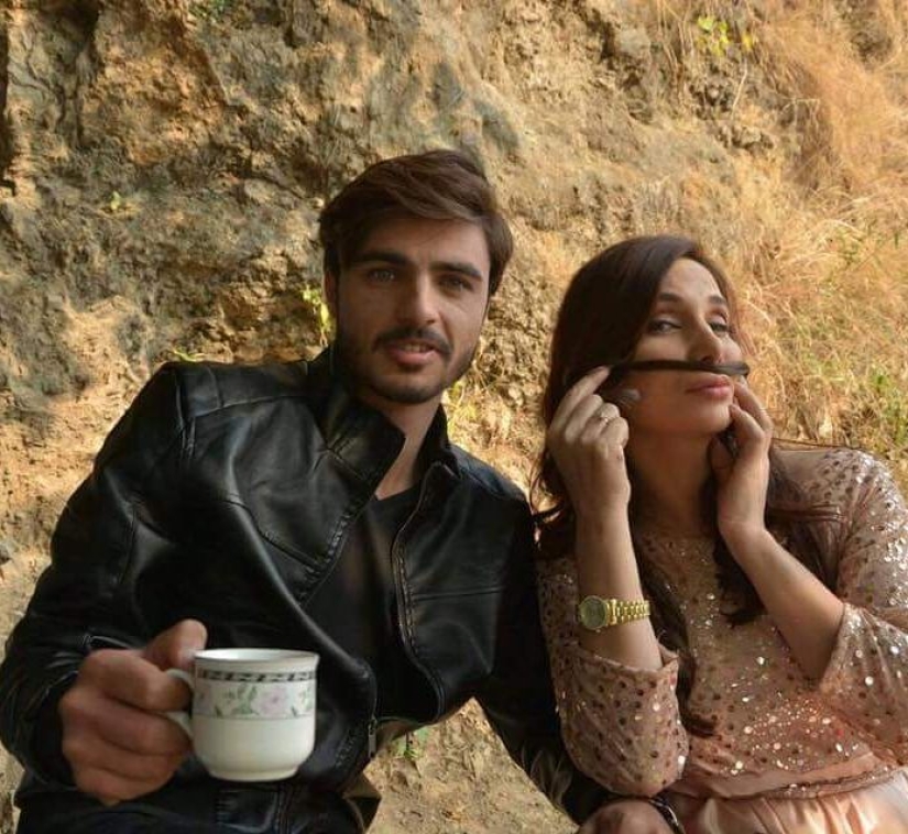 De vendedor de té a modelo: cómo una foto cambió la vida de un niño paquistaní
