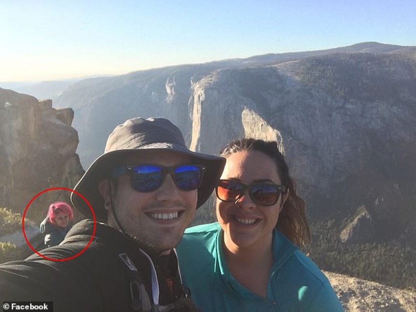 Deadly selfie: flying into eternity from a steep cliff 243 meters high