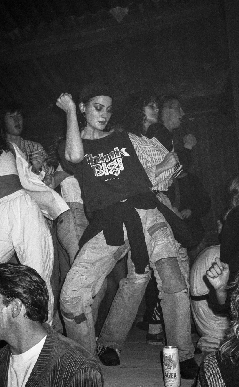 Descuido de la vida nocturna de los Británicos en los 80-90‑s de la lente en el club fotógrafo Adam Friedman