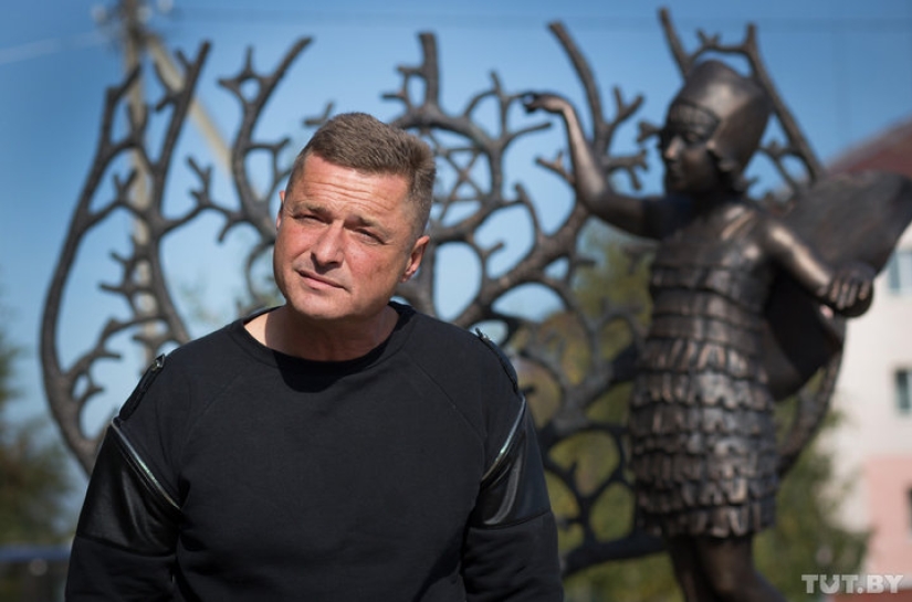 Desde la casa donde vivía Vysotsky, el empresario bielorruso hizo un extraño museo "como regalo para todas las personas" Desde la casa donde vivía Vysotsky, el empresario bielorruso hizo un extraño museo "como regalo para todas las personas"