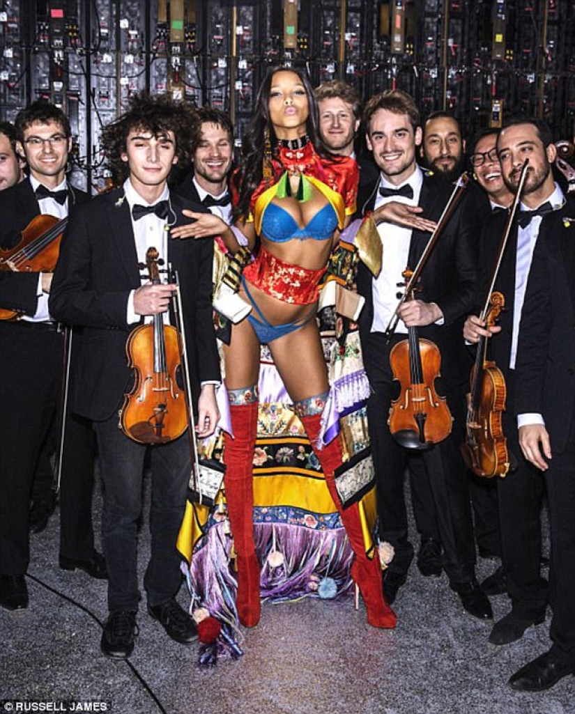 Detrás de escena del paraíso: el fotógrafo ha estado filmando "ángeles" de Victoria's Secret durante 20 años
