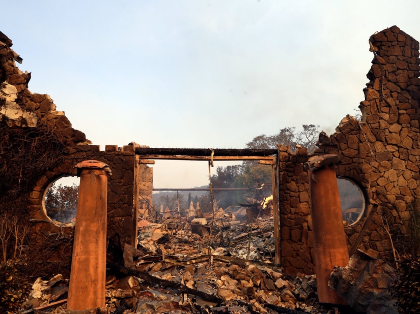 Devastation, ash and smoke: apocalyptic photos of California before and after wildfires