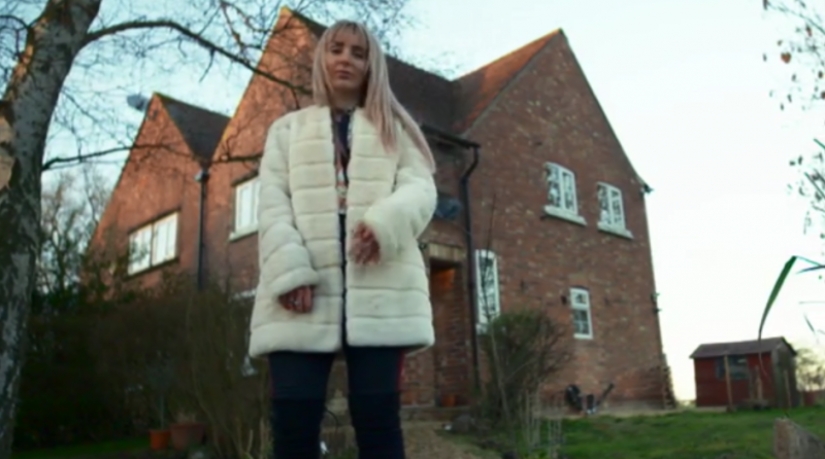 Diamond tears in the slums: the majorette burst into tears when she and her poor friend were accosted by two gopnik