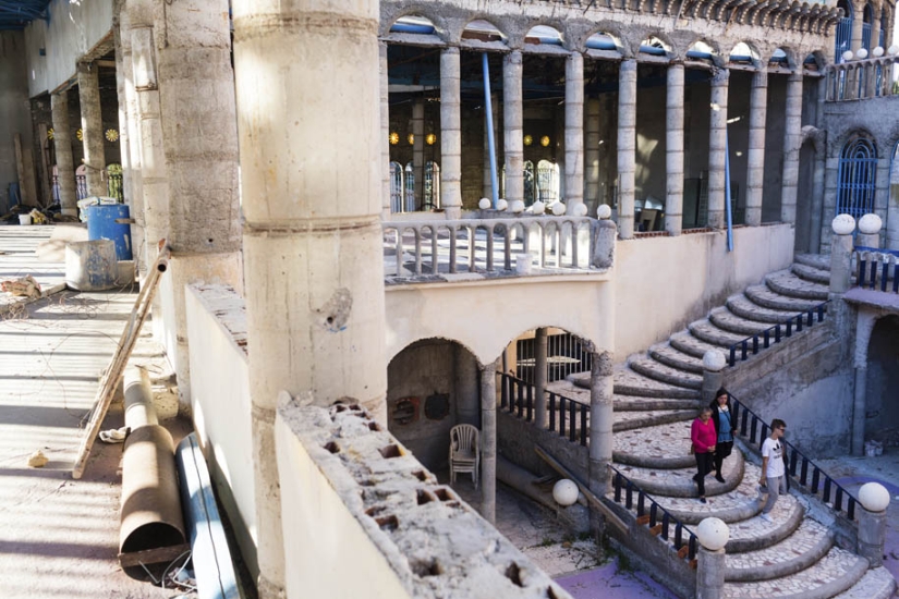 Dios te ayude: Un monje de 91 años ha estado construyendo una gran catedral por su cuenta durante medio siglo