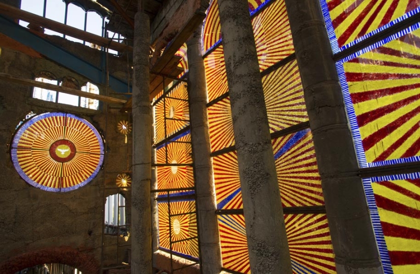 Dios te ayude: Un monje de 91 años ha estado construyendo una gran catedral por su cuenta durante medio siglo